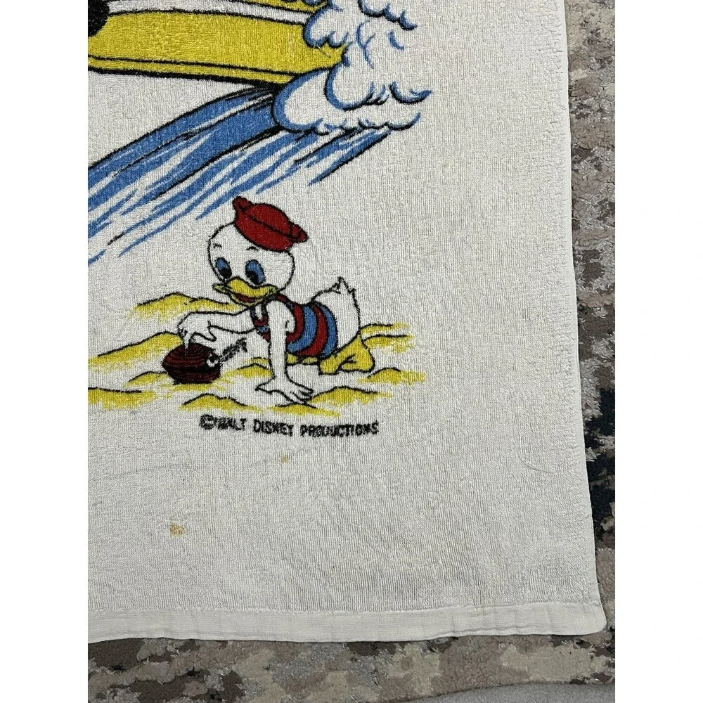 Walt Disney World Vintage Beach Bath Towel Mickey Minnie Goofy Donald 54x32